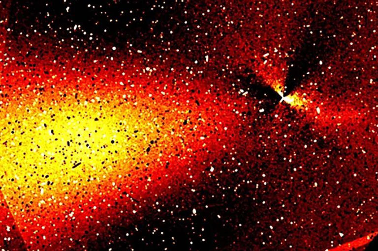 'Alien spaceship' 3I/ATLAS could be 'space taxi' using 'jets' to travel ...