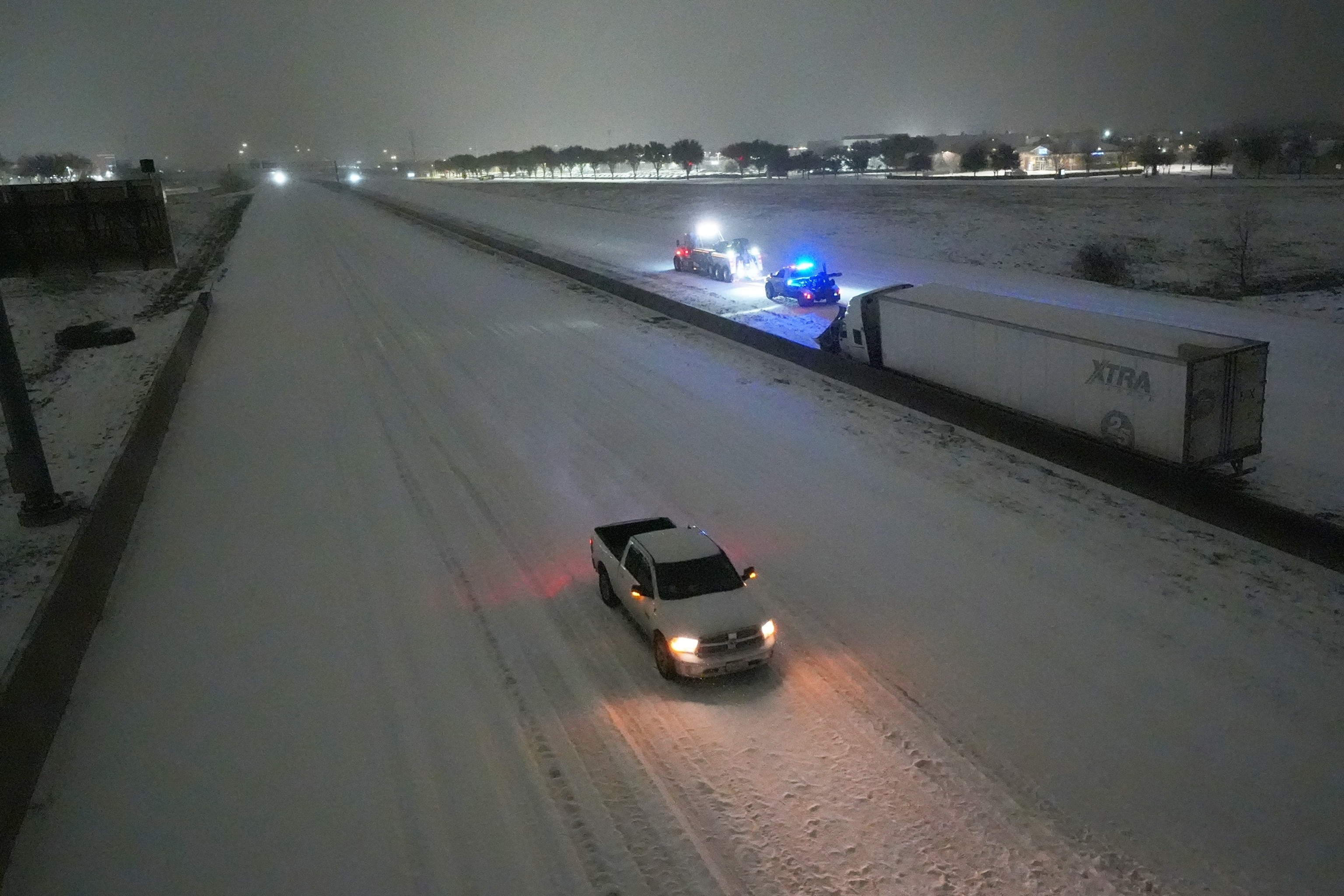 Winter storm live updates: 20 states declare emergencies, record flight cancellations<br><br>