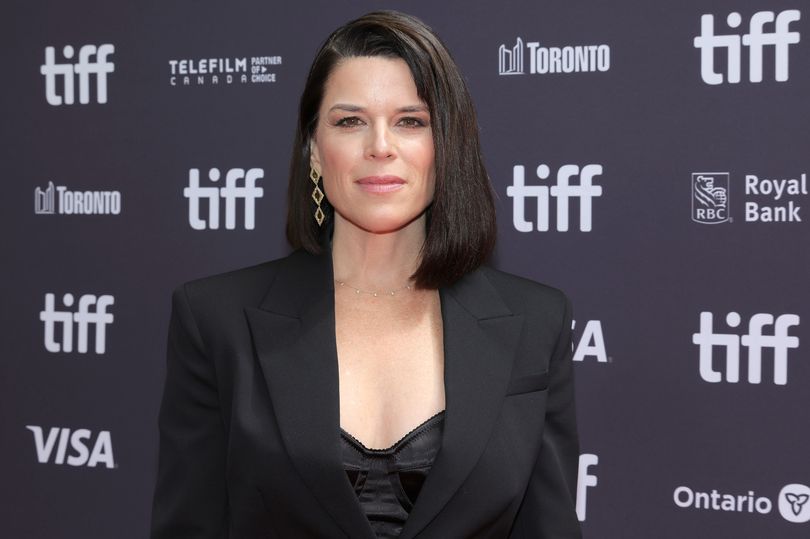 Scream celebrates 30th anniversary as Neve Campbell returns to killer ...