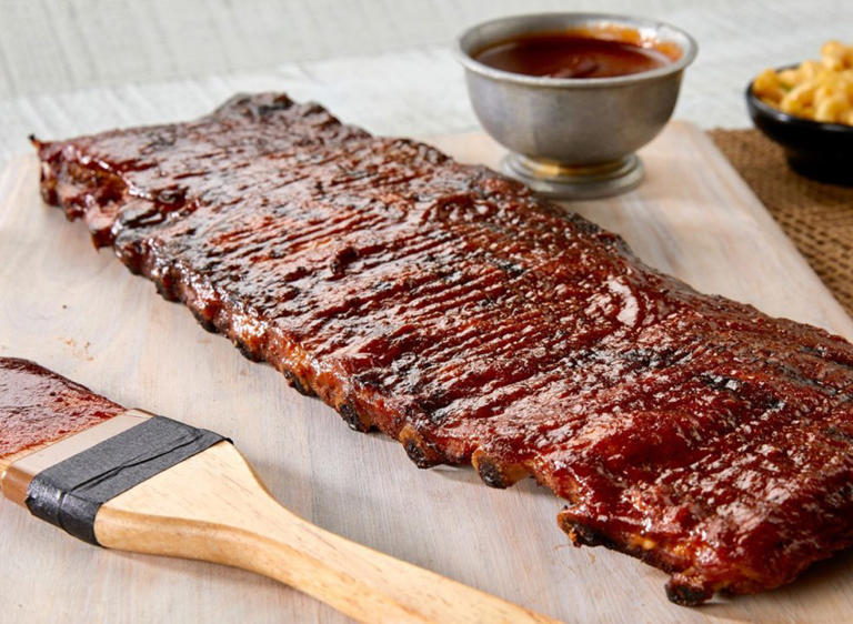 7 chain restaurants serving ribs that hang off the plate