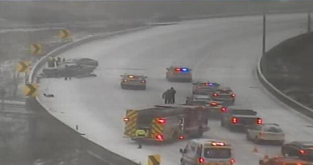 Two-vehicle crash closes lanes on I-84 East in West Hartford