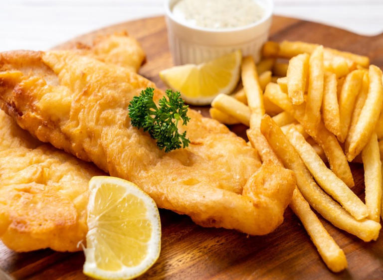 7 chain restaurants serving thick-cut fried cod dinners