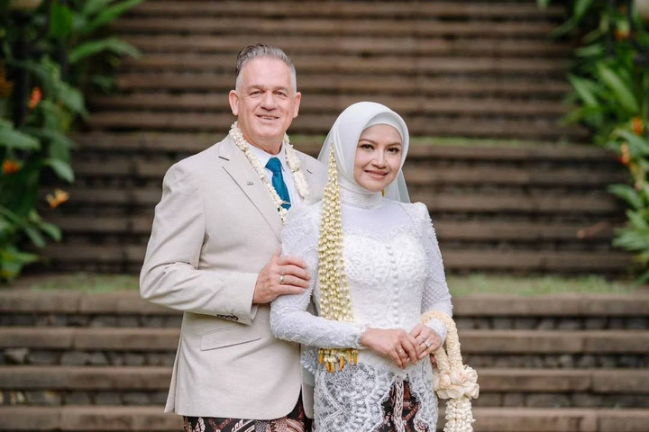 – Tina Talisa Nikahi Karl Hutchinson, Gibran dan Bahlil Hadir