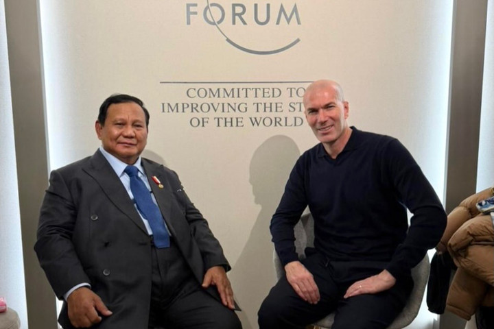 – Seskab Teddy Ungkap Percakapan 45 Menit Prabowo dengan Zidane