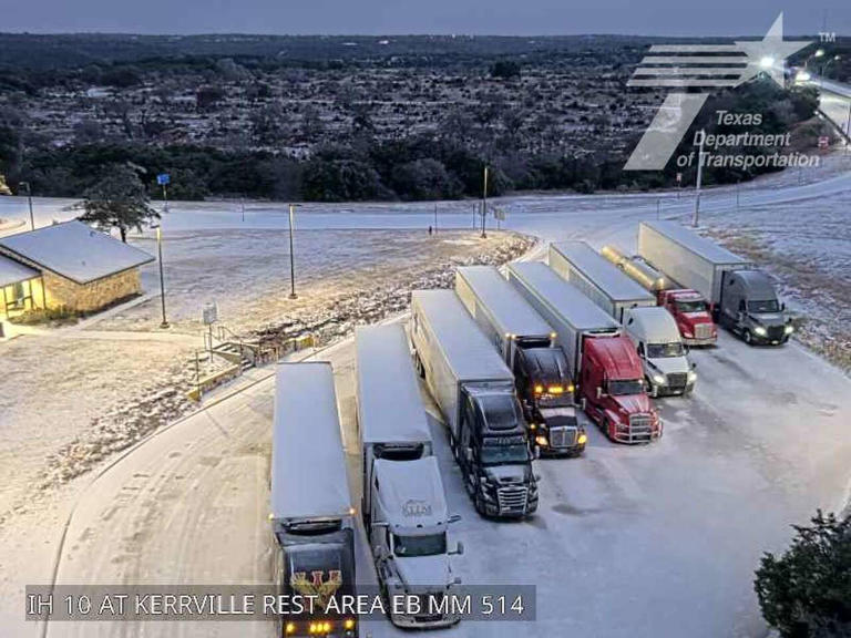 Snow falling in parts of Texas right now. Here's where.