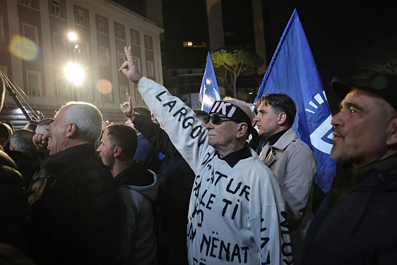 Albania, scontri a Tirana durante una manifestazione contro il governo ...