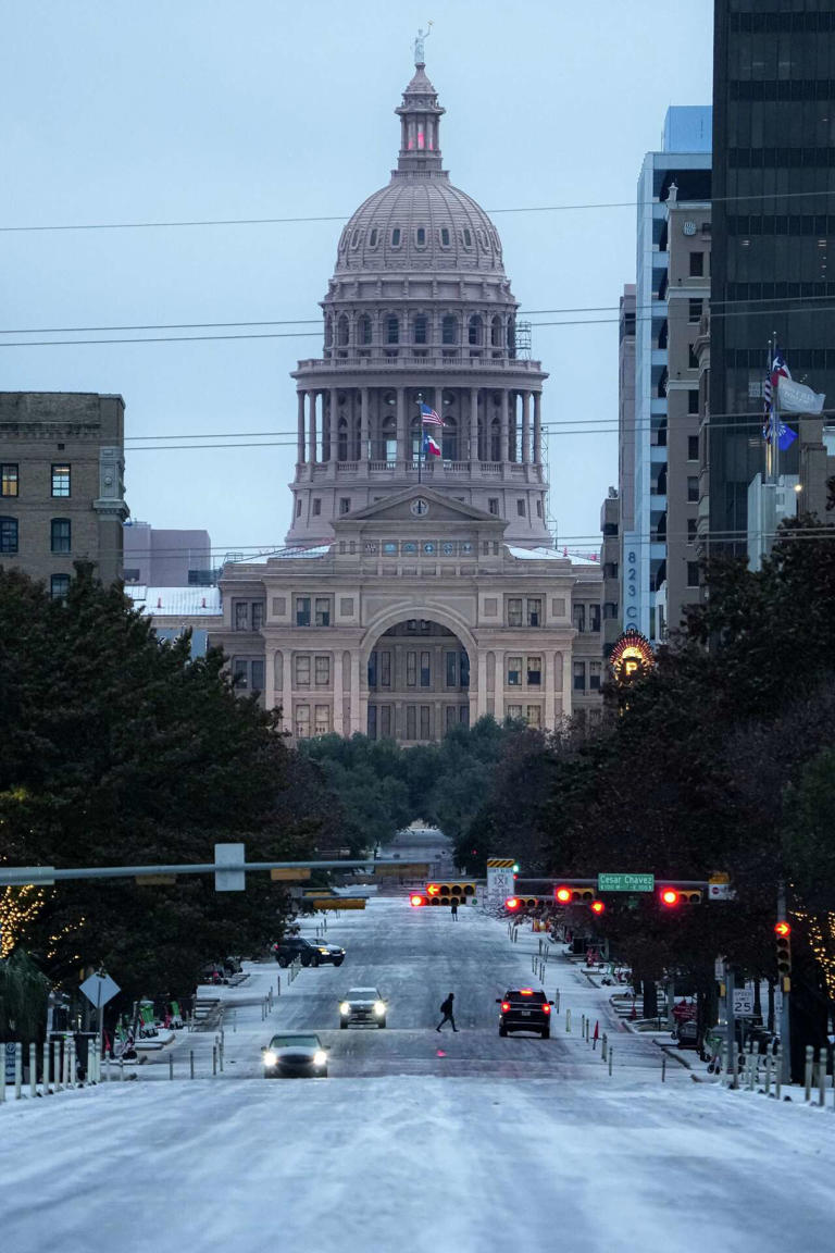 'Snowpocalypse': Photos and videos show a rare look at ice-covered Austin