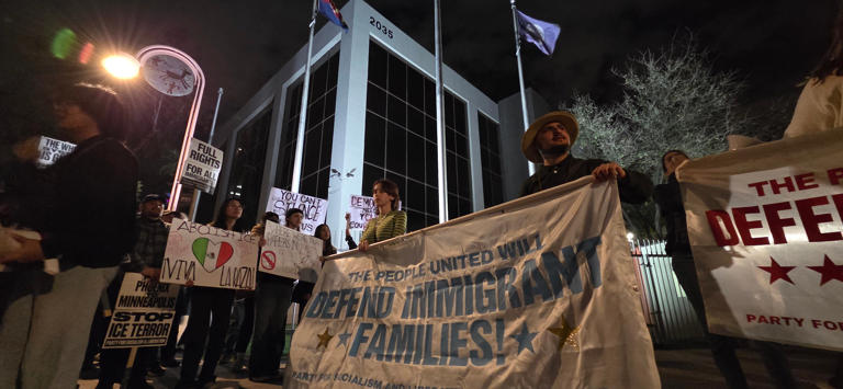 Phoenix protesters 'ready to fight' after 2nd Minneapolis ICE killing