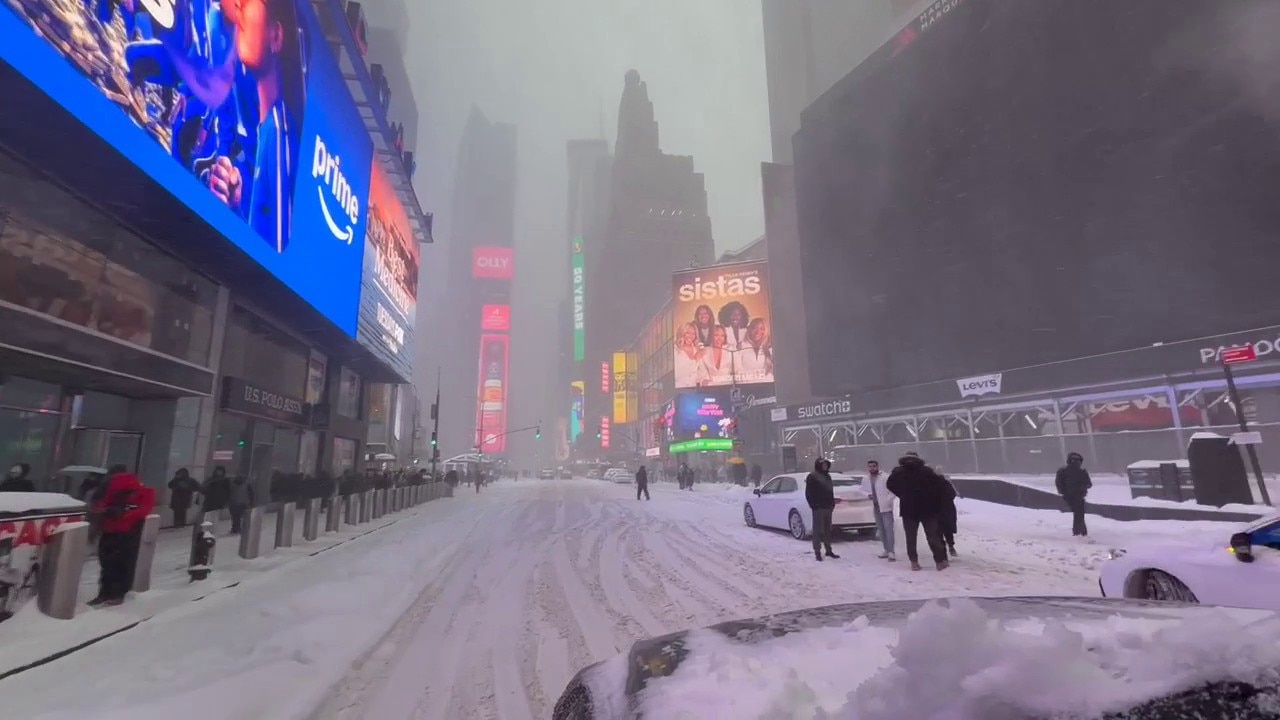 New York City smacked by snowstorm