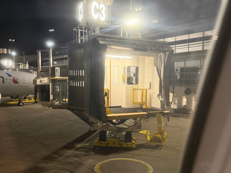 Passengers stuck for hours at gate after landing late in Pennsylvania<br><br>