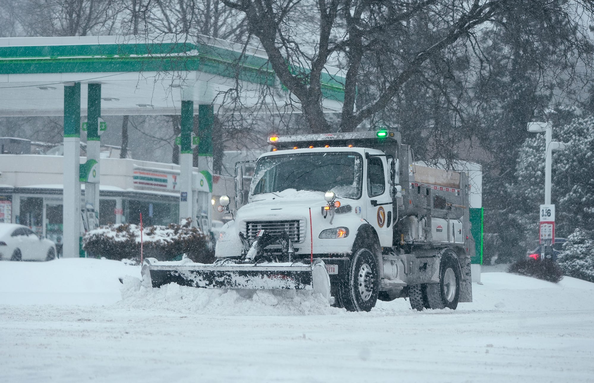 Snow-covered roads persist after Winter Storm Fern hits Northeast Ohio