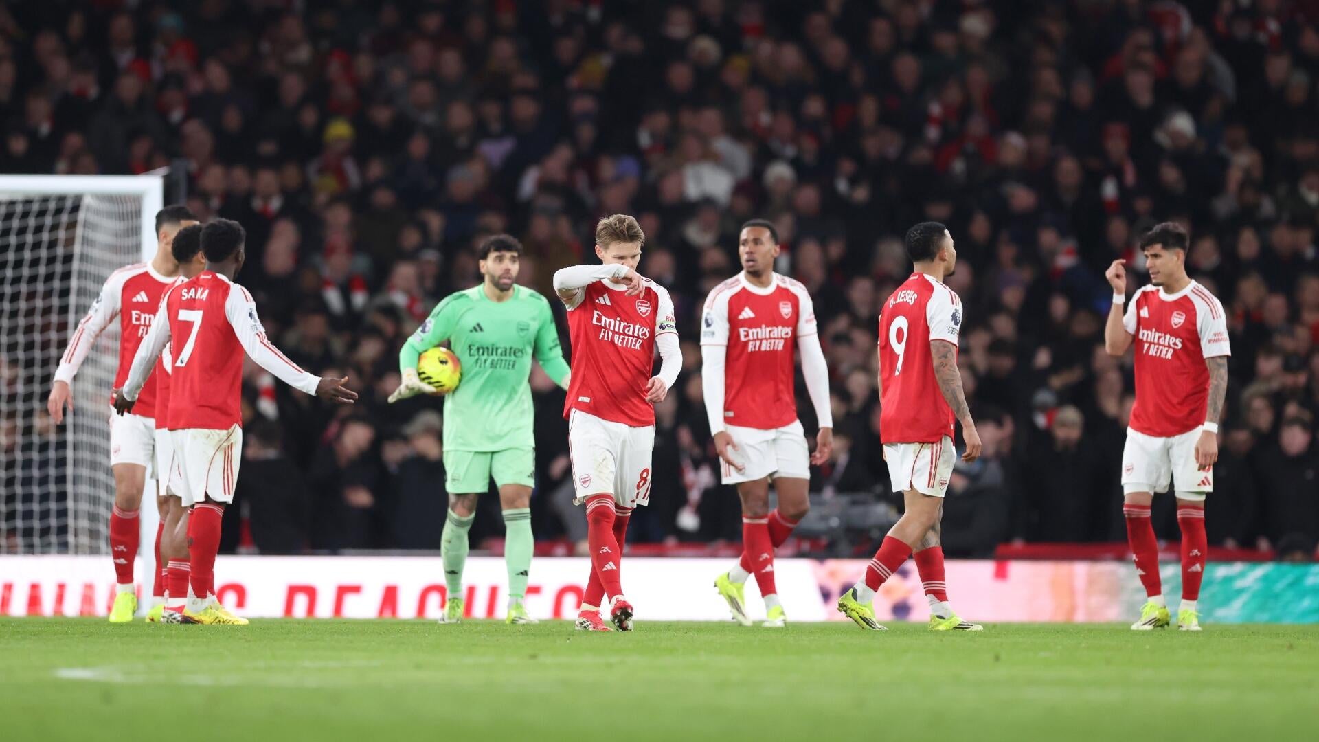 Arsenal's Premier League pursuit hits Man United road block, but ...