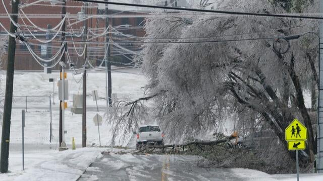 Massive winter storm dumps snow and ice across the US<br>