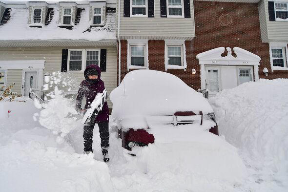Snow forecast maps show 19 cities buried as 55cm blizzard hits UK ...