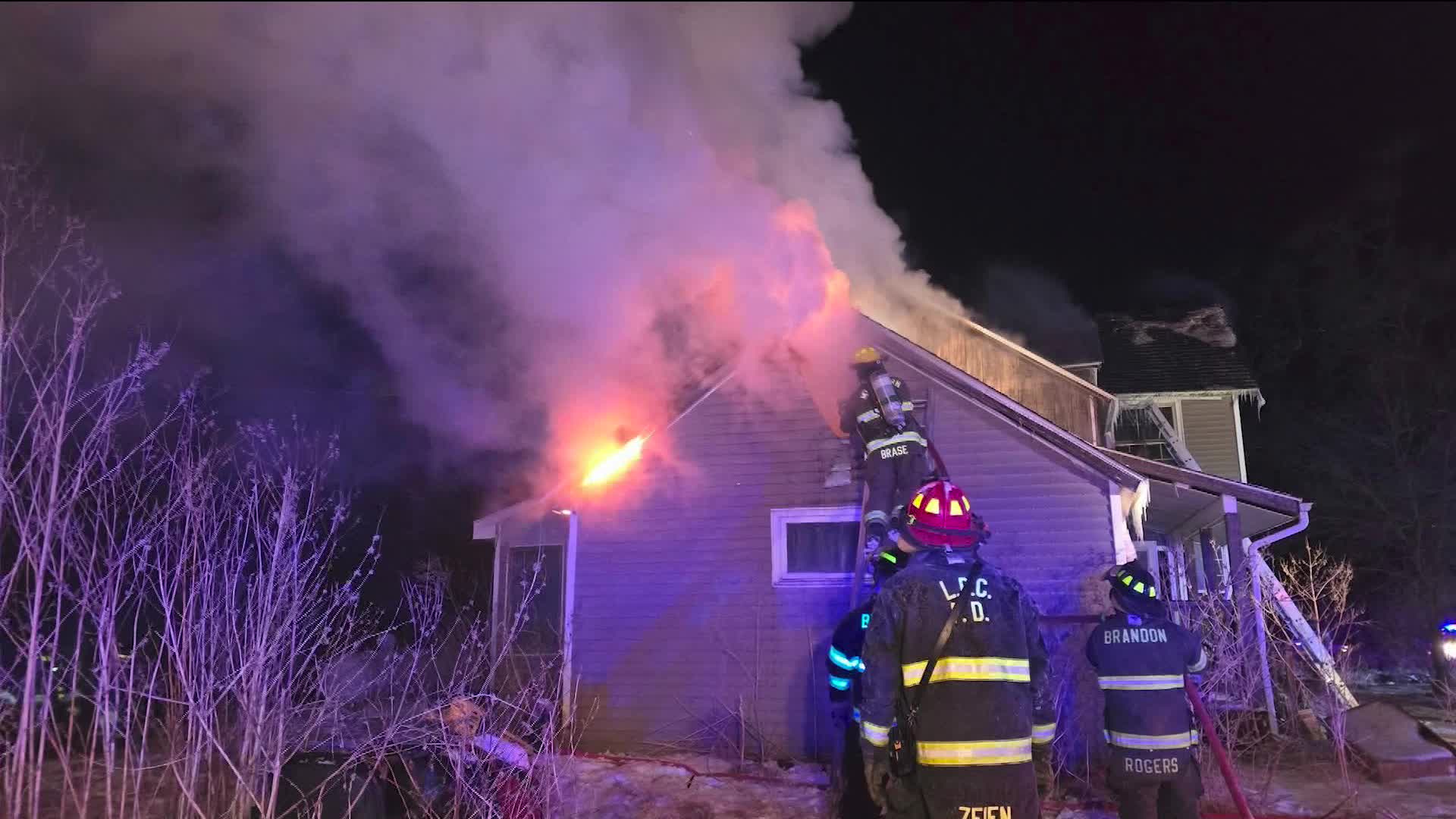 Iowa fire crews battle blaze in sub-zero temperatures