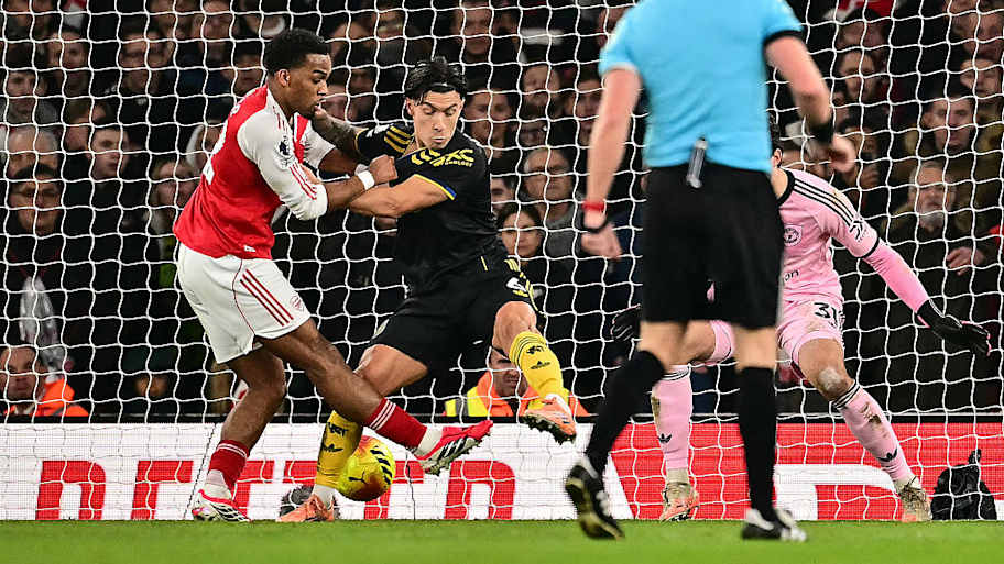 2 positives and 3 negatives from Arsenal's dreadful loss vs Manchester ...