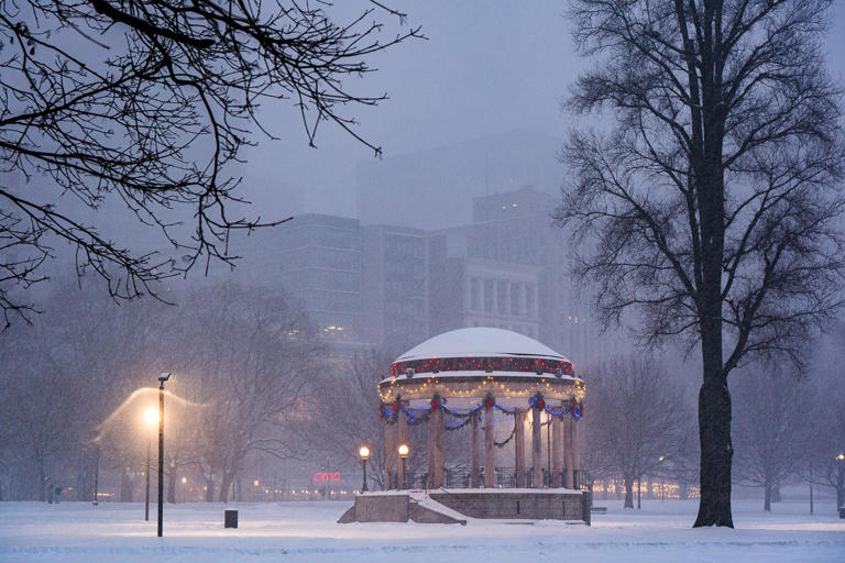 Photos: Scenes from the biggest snowstorm to hit Massachusetts in years