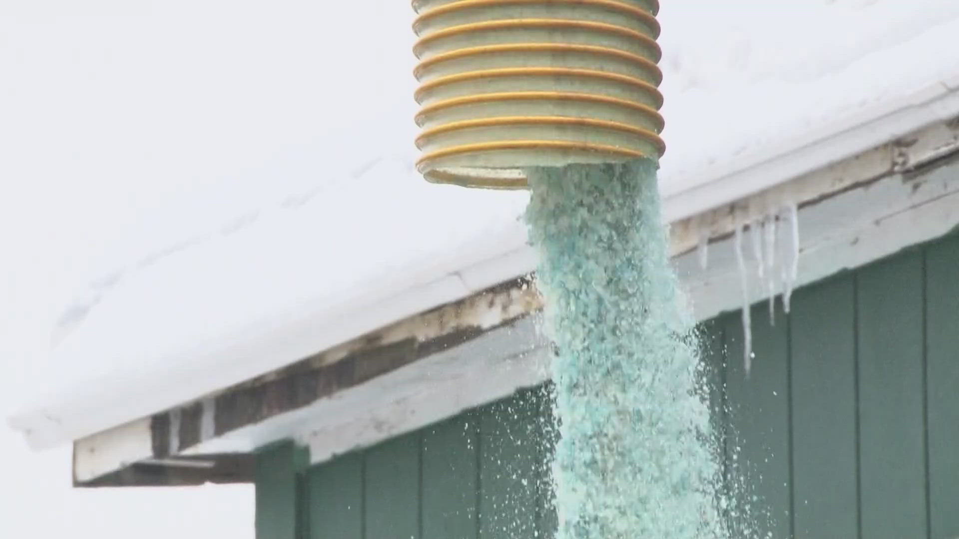 How the Maine Turnpike Authority keeps the roads clear during a snow storm