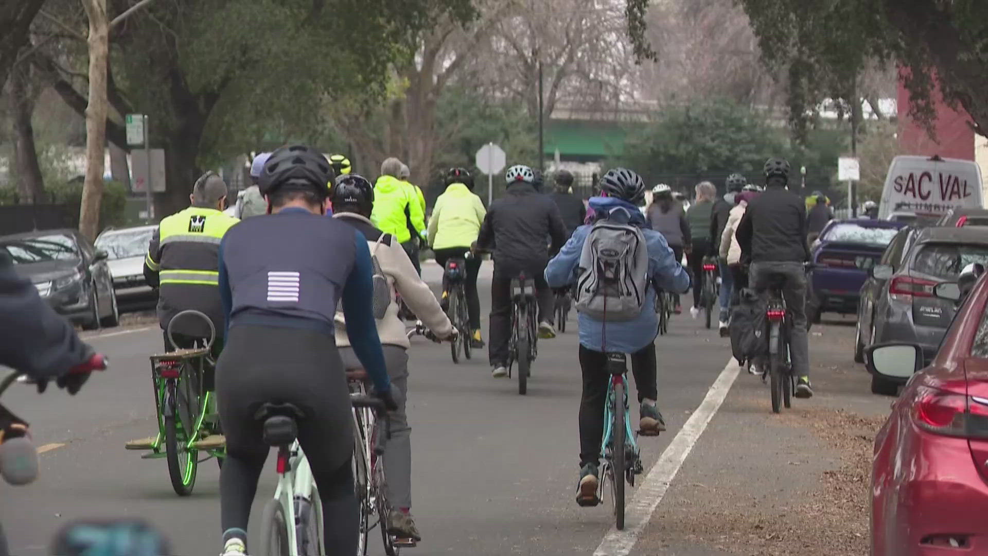 Cyclists mark opening of Del Rio Trail Bridge over I-5 in Sacramento