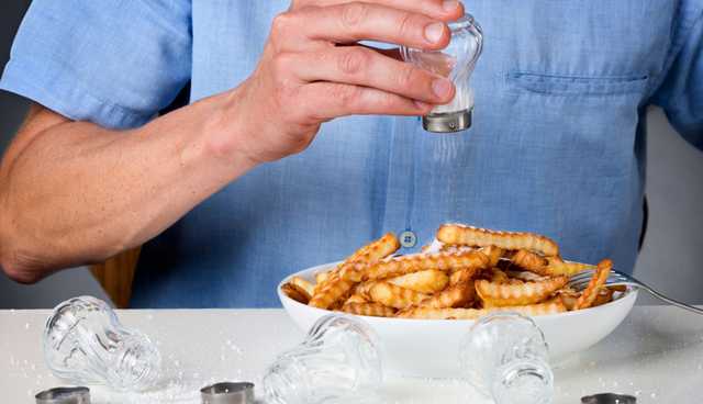 7 big signs you are eating too much salt