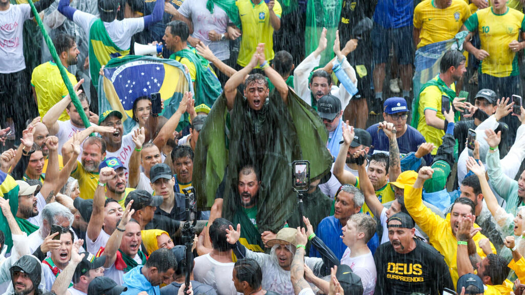 Brésil : la foudre s'abat sur une manifestation pro-Bolsonaro et fait ...