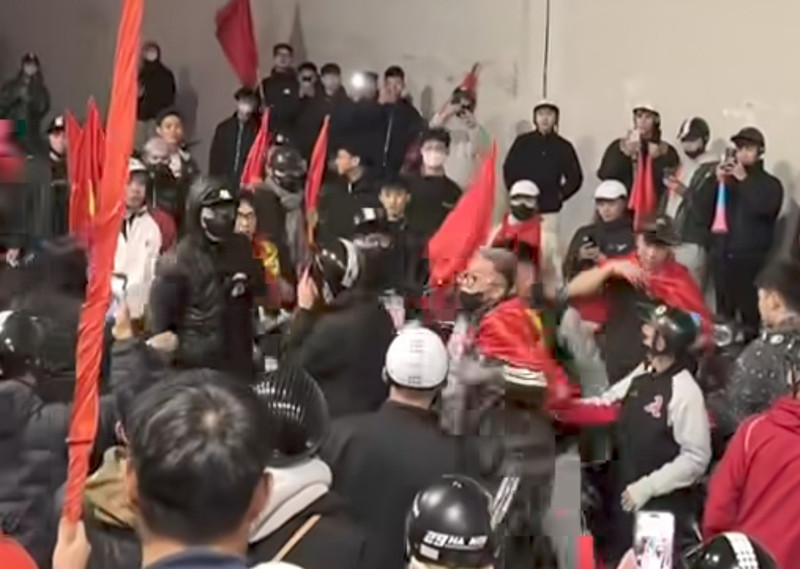 Công an Hà Nội xác minh thông tin nhóm thanh niên gây rối ở hầm chui Kim Liên