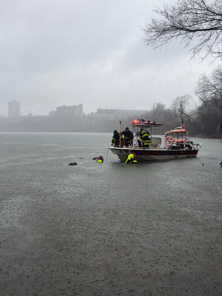 man-dies-after-crashing-into-tennessee-river-knoxville-police