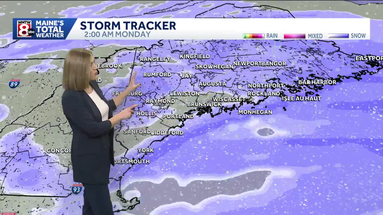 Heavy snow pushes into Maine, more than a foot of snow likely
