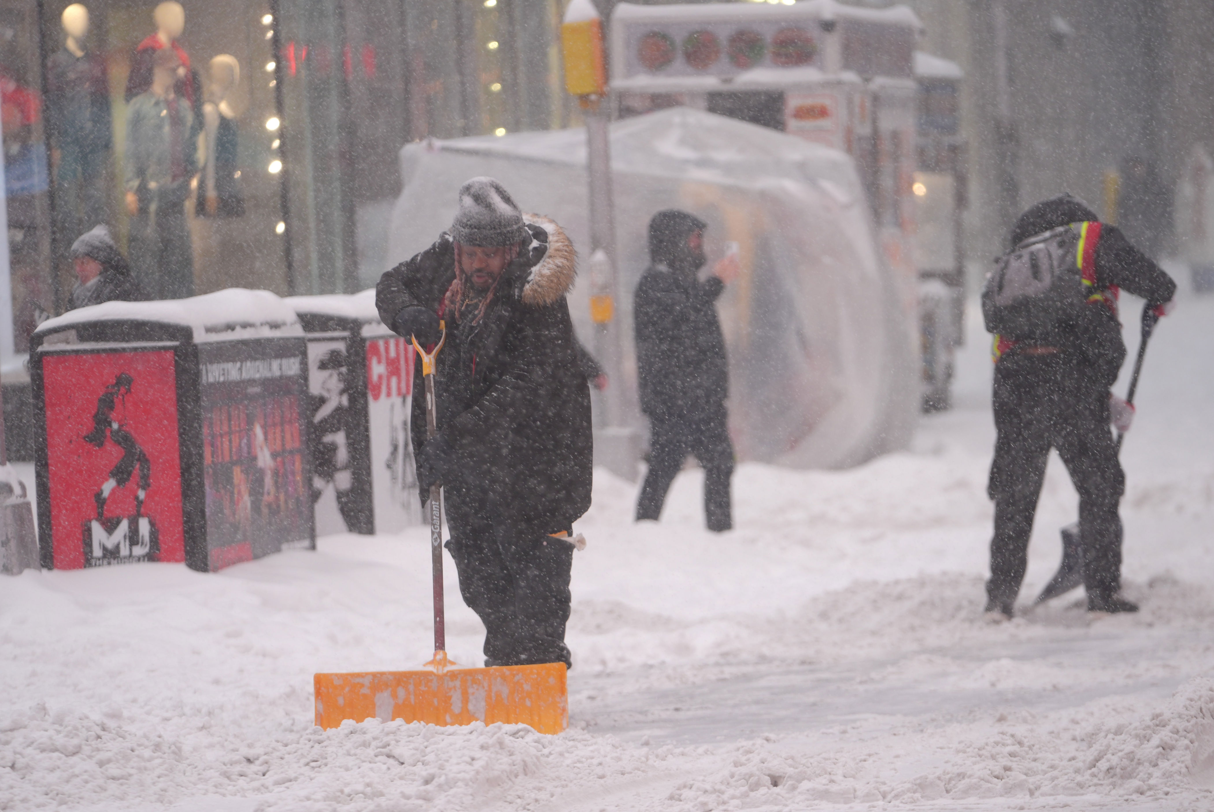 NYC sees biggest snow storm in years; NJ Transit service still halted