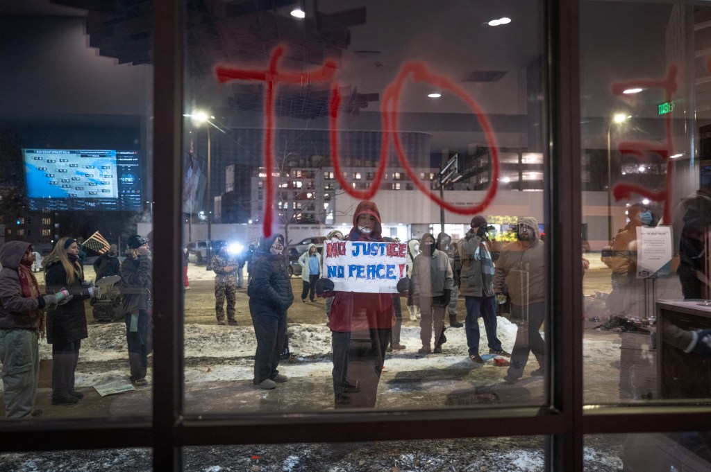 Anti-ICE protesters target Minneapolis hotel<br><br>