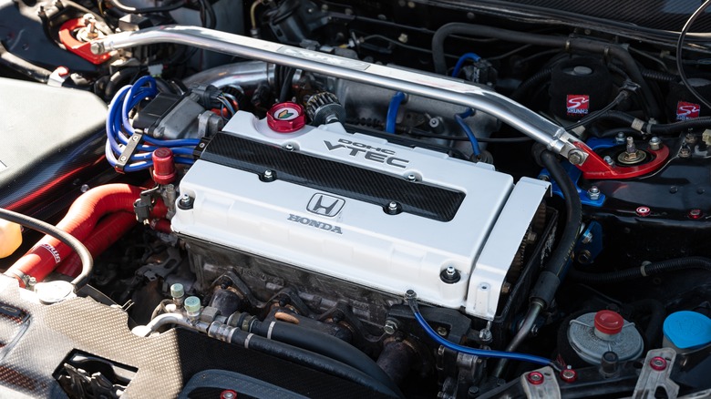 Transverse VS longitudinal engines: What's the difference, and which is ...