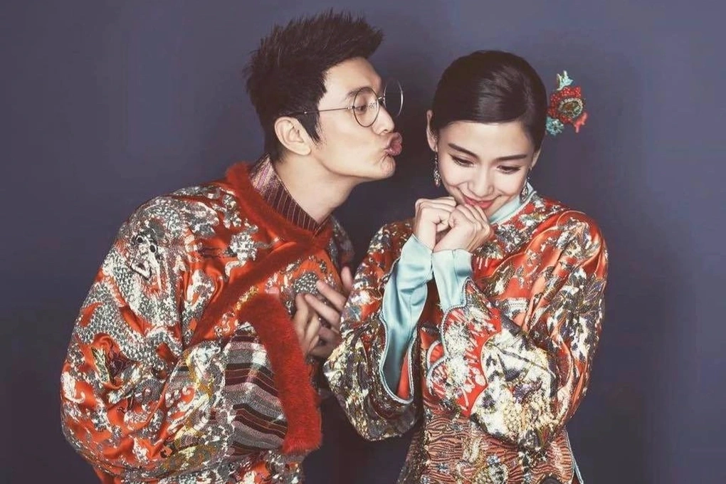 Huỳnh Hiểu Minh, Angelababy gây sốt khi cùng đưa con trai đi Disneyland