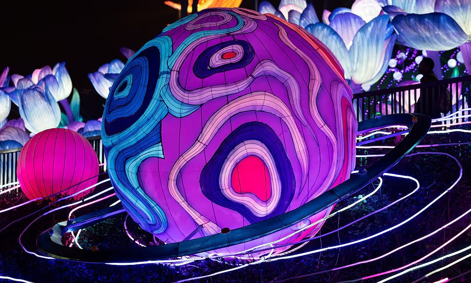 Chinese lantern festival lights up for Lunar New Year