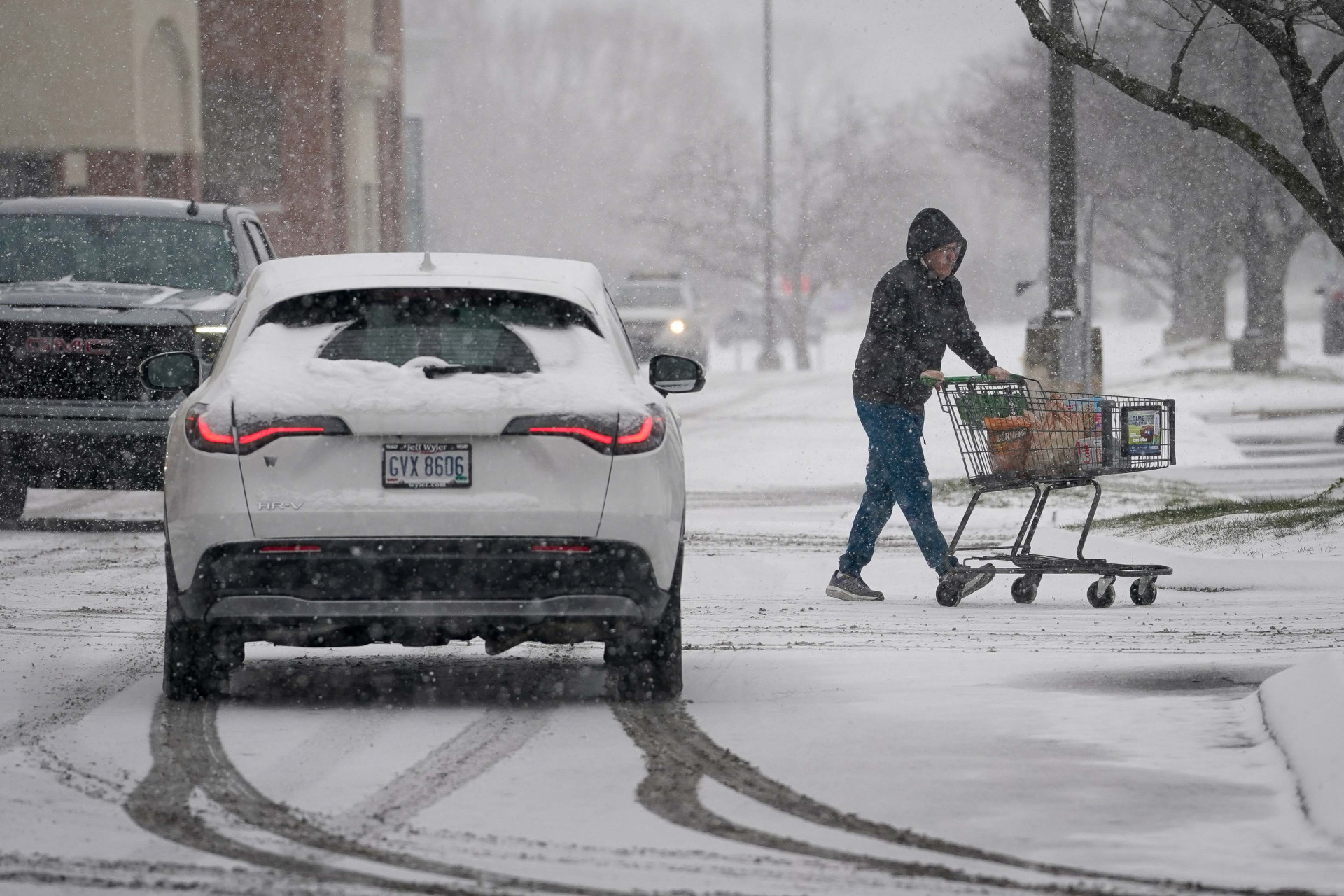 At least 18 dead, 800,000 without power as dangerous winter storm hits US