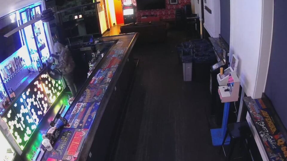 Thief caught on camera breaking into north Charlotte bar