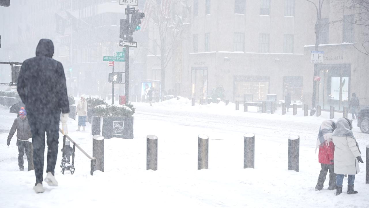 Raw video: Fierce winter storm brings heavy snowfall to New York City 5/5