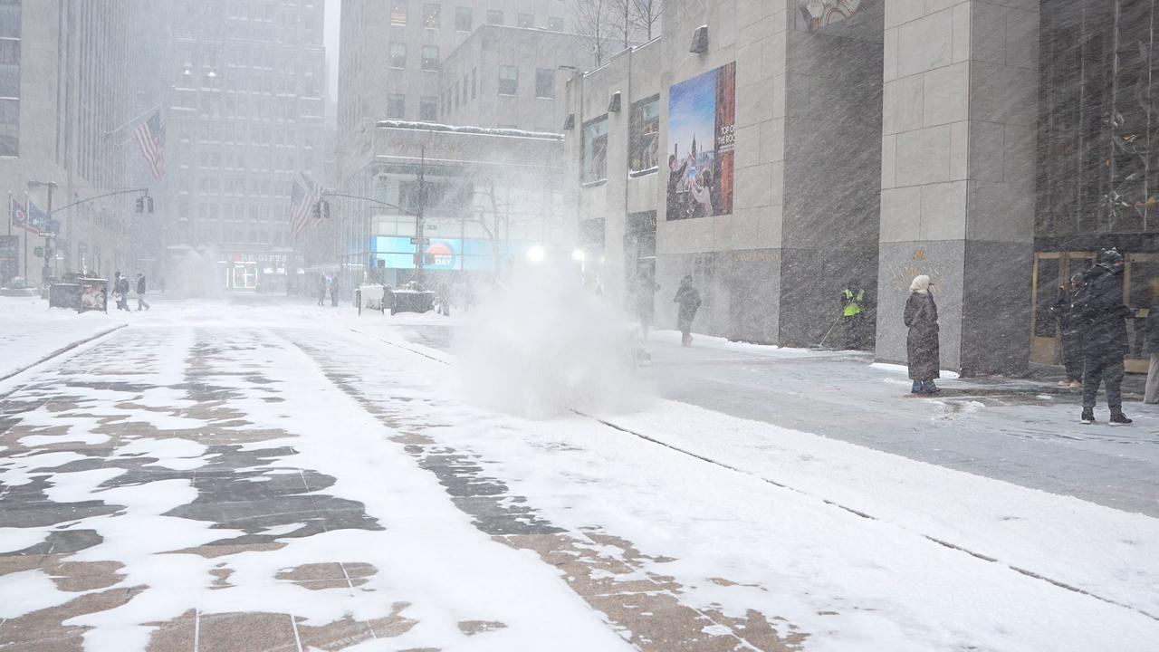Raw video: Fierce winter storm brings heavy snowfall to New York City 3/5