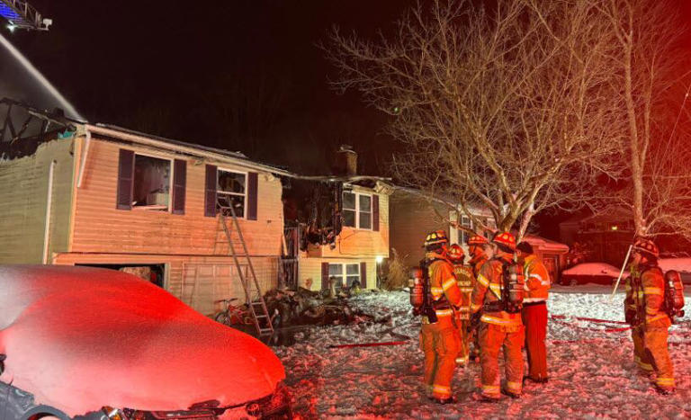 Frozen hydrant challenges crews as fire destroys Anderson Twp home