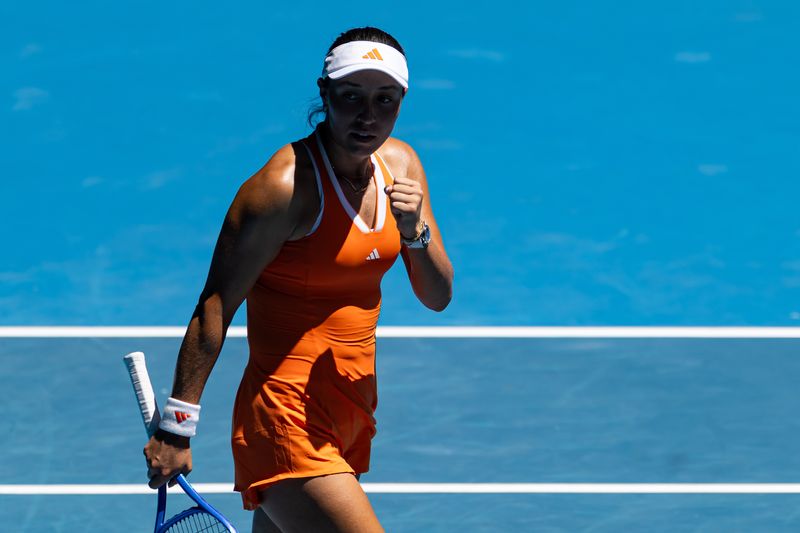 Tennis-Pegula deposes holder Keys, Anisimova surges into Australian Open quarters<br>