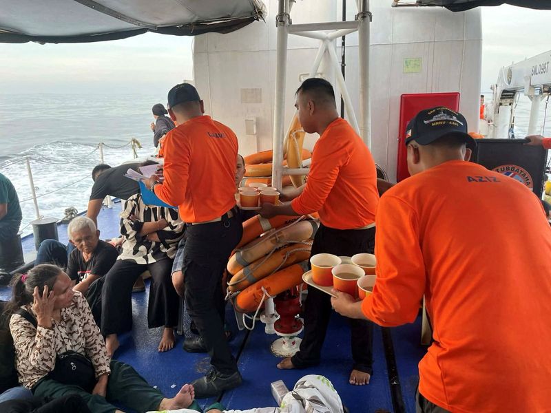 Death toll in Philippine boat accident climbs to 15, hundreds rescued<br>