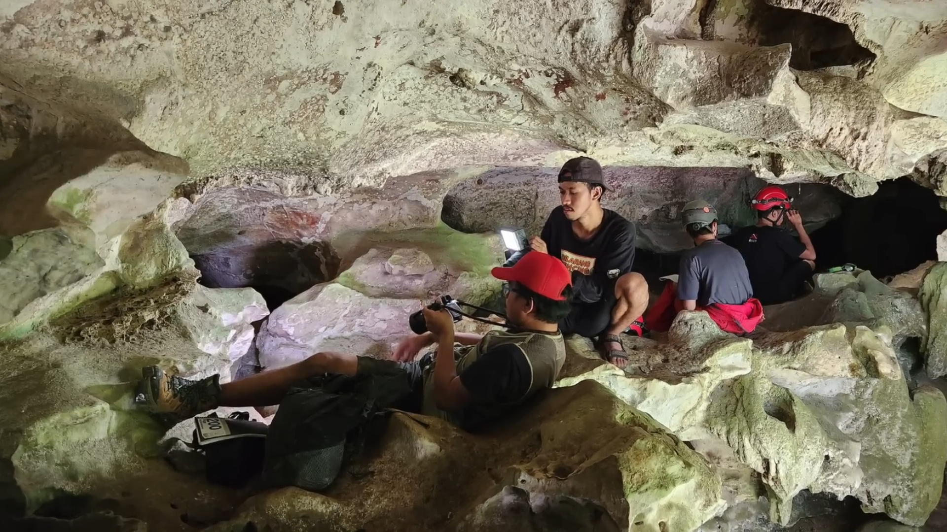 51,200 years ago, someone painted this. You won't believe what it shows