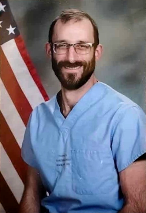 Neighbor who lived one floor below Alex Pretti makes heartbreaking ...