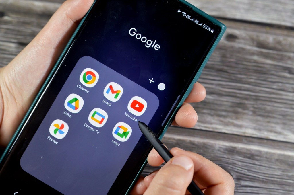 Gmail warning after criminal database exposes over 48,000,000 passwords