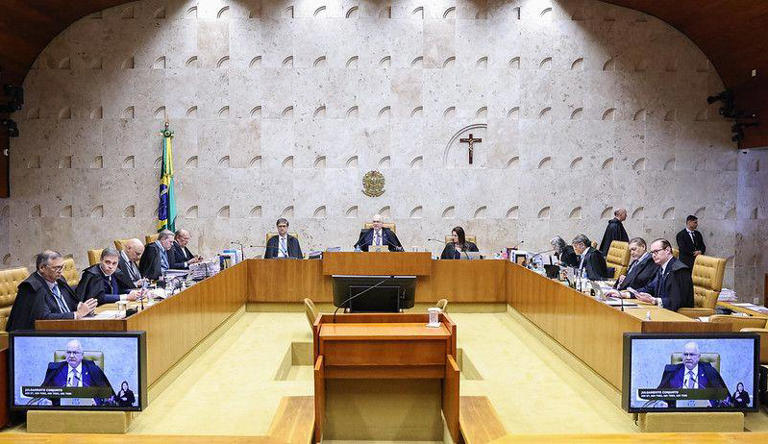 Alguns juristas e cientistas sociais sugerem a criação de um código de conduta dos ministros