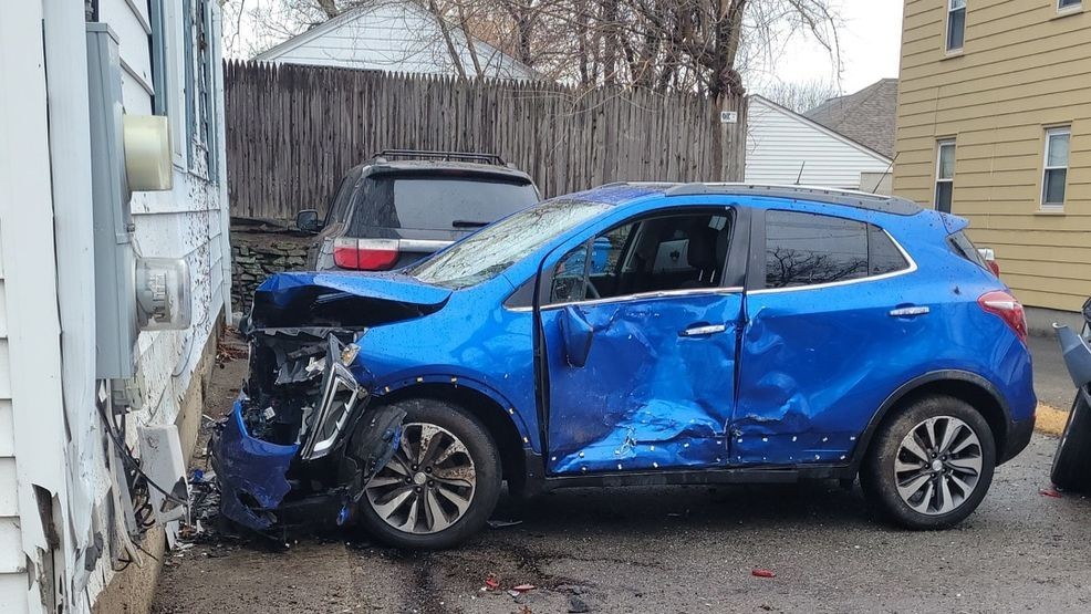 Pawtucket man charged with DUI after crashing into pole, parked cars in ...