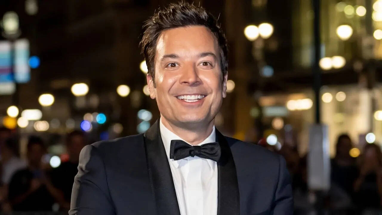 Jimmy Fallon puts Trump on blast, roasts his foreign policy over ...