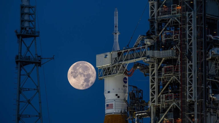 Artemis-II: NASA to roll out 30-storey-tall rocket to launch astronauts ...