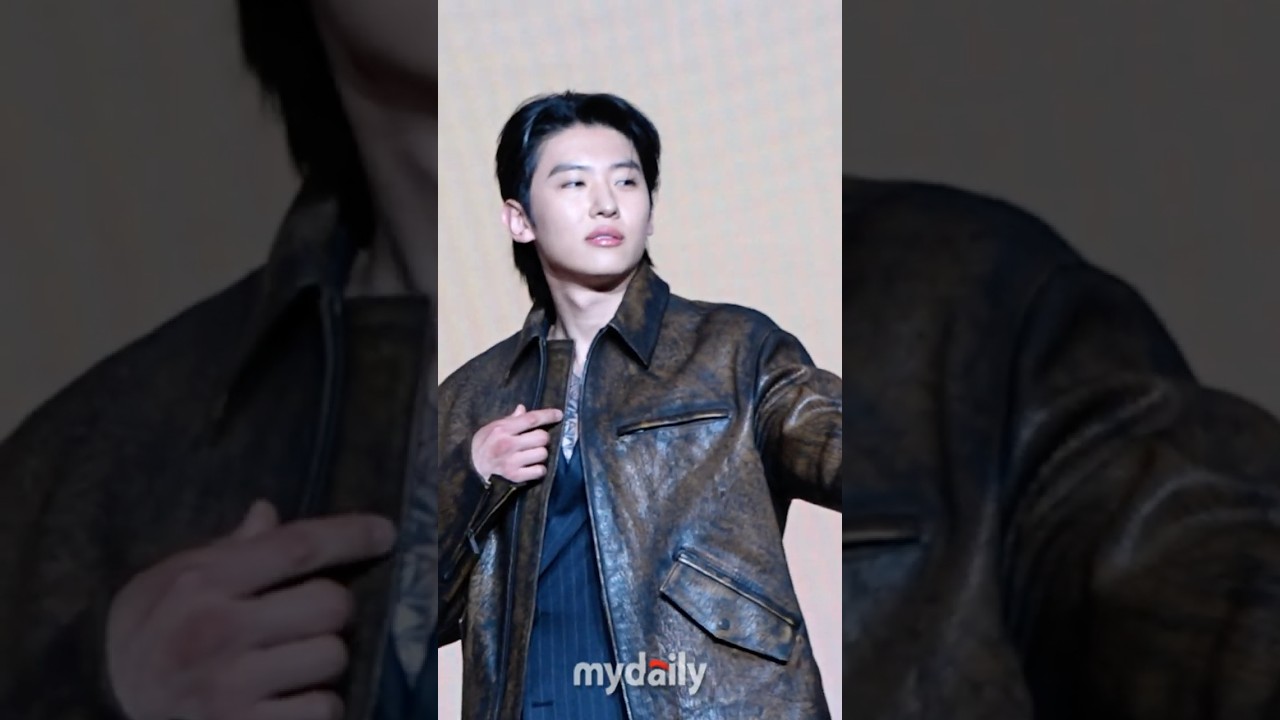 덱스, 타투 살짝 드러내며 플러팅 포즈 | Watch