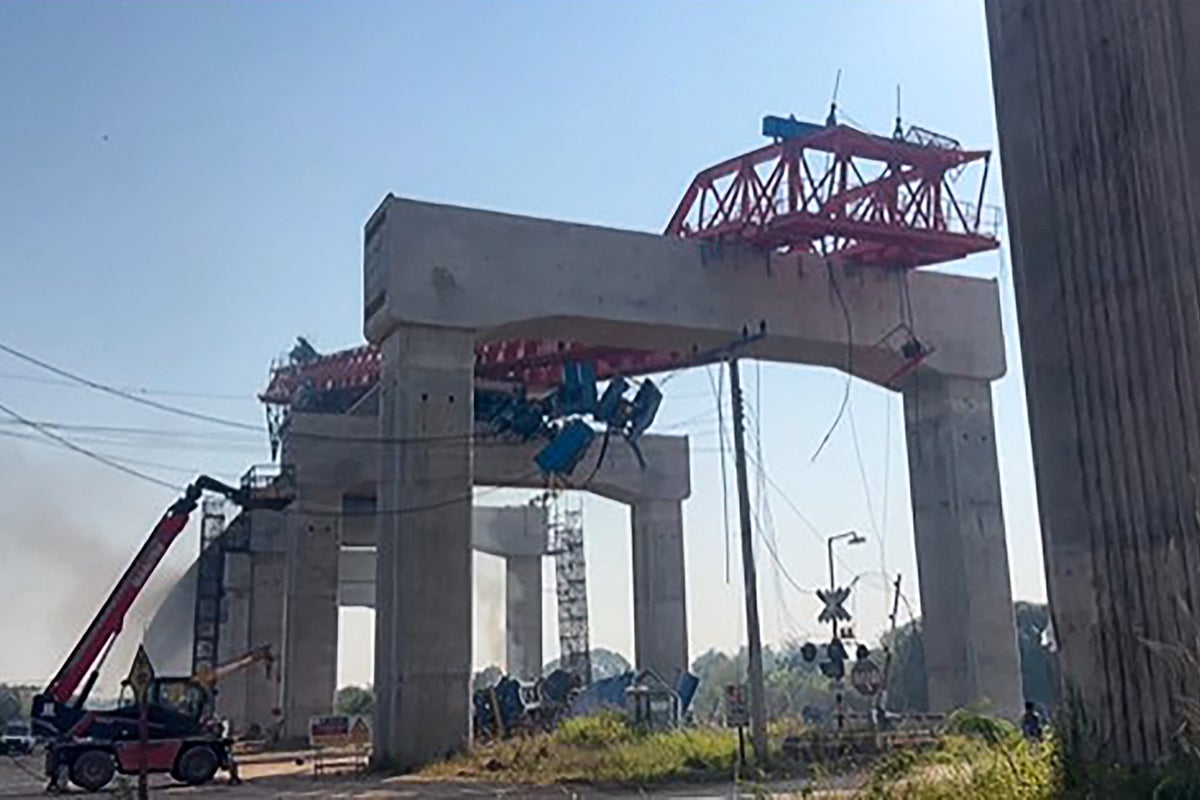 Thailand accident live: At least 22 dead after crane falls onto train<br>