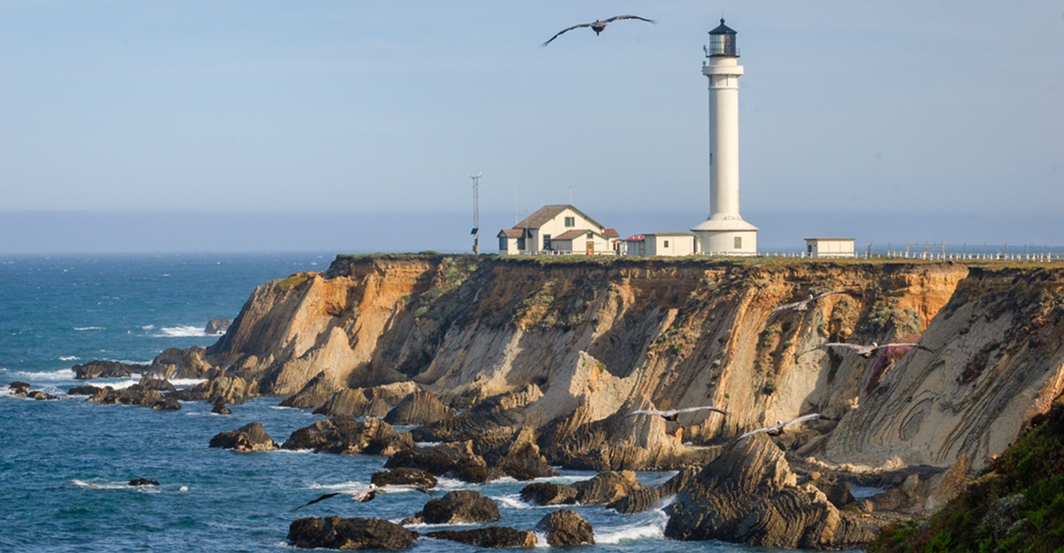 14 lighthouse walks around the US with big views and small crowds